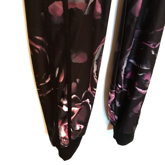 Reitmans medium floral printed jogger - Picture 7 of 7